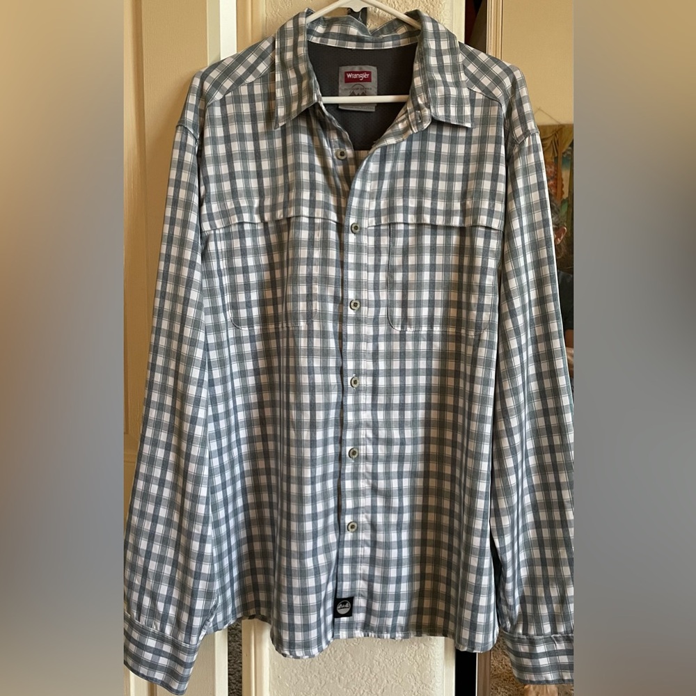 SALE! Like New Men’s XL Wrangler Plaid Outdoor Series Shirt Gray and White Check